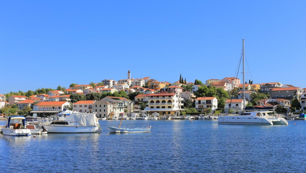 Apartments By The Sea Seget Vranjica, Trogir - 7508 Экстерьер фото
